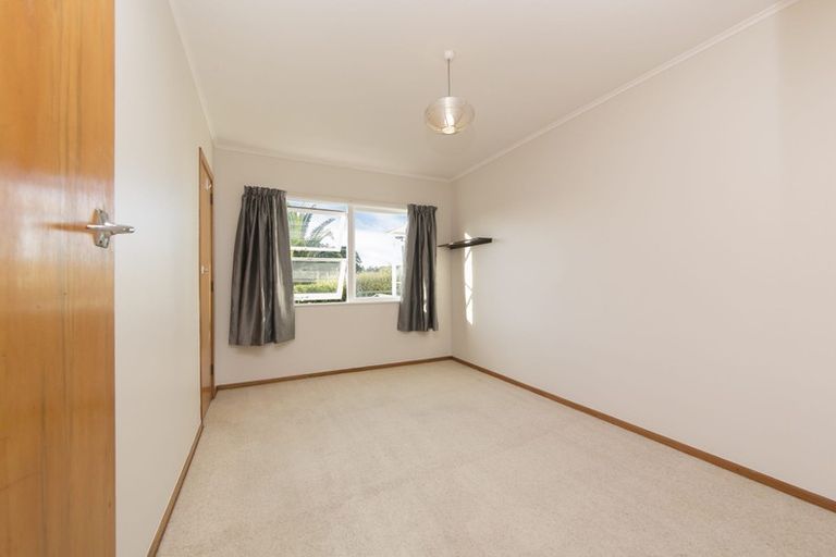 Photo of property in 1 Claridge Street, Glen Eden, Auckland, 0602