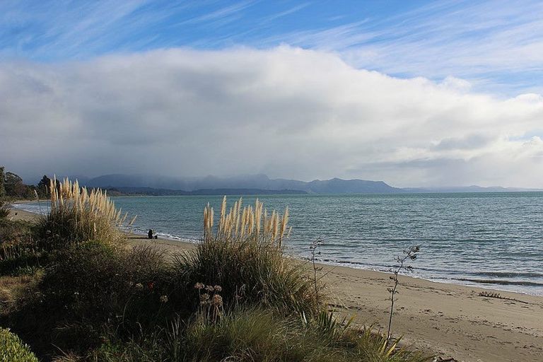 Photo of property in 12 Bay View Terrace, Patons Rock, Takaka, 7182
