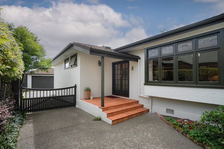 Photo of property in 37 Manapouri Crescent, Hokowhitu, Palmerston North, 4410