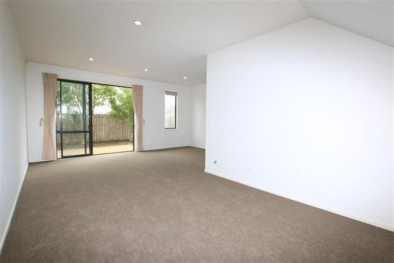 Photo of property in 24/22 Northcross Drive, Oteha, Auckland, 0632