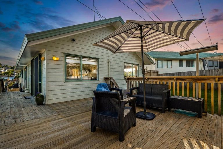 Photo of property in 11 Killygordon Place, Massey, Auckland, 0614