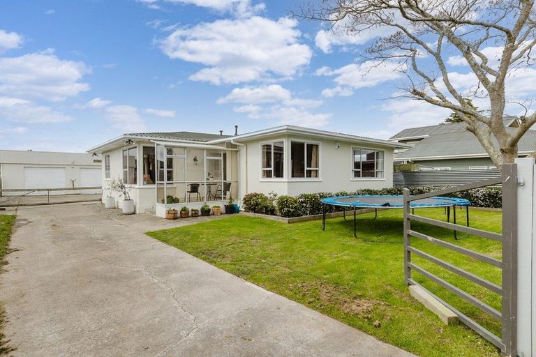 Photo of property in 4 Sutherland Crescent, Westbrook, Palmerston North, 4412
