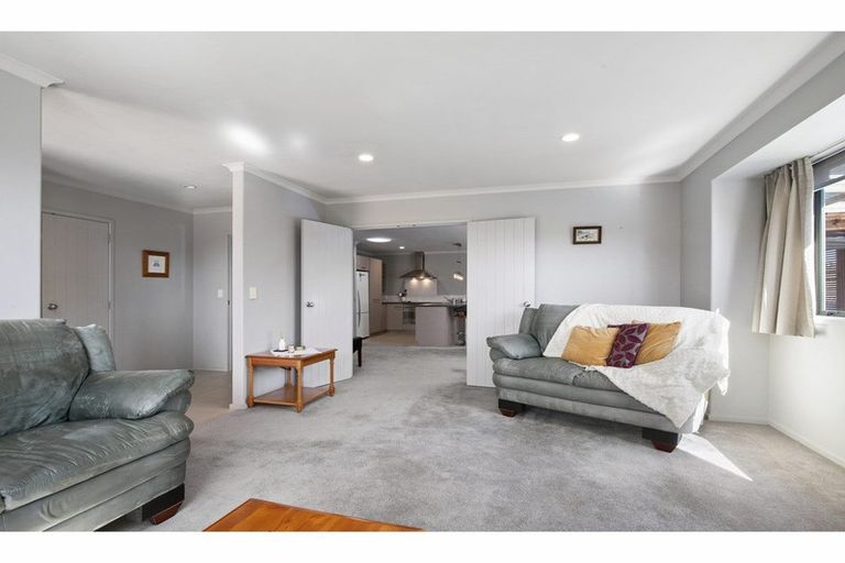 Photo of property in 8 Logan Place, Waiuku, 2123