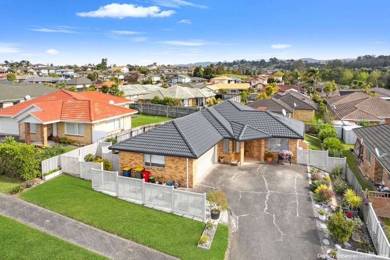 Photo of property in 9 Fleetwood Drive, Henderson, Auckland, 0612