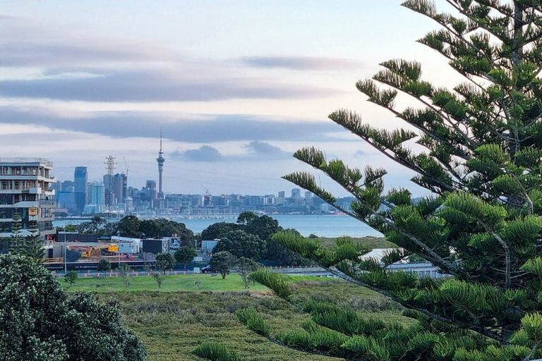 Photo of property in 6 Wai Court, Takapuna, Auckland, 0622