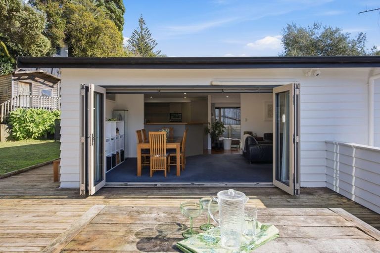 Photo of property in 13 Beaudine Avenue, Glenfield, Auckland, 0629