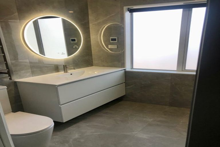 Photo of property in 35a Waiake Street, Torbay, Auckland, 0630