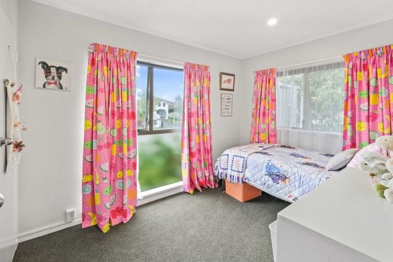 Photo of property in 1/3 Beaumaris Way, Conifer Grove, Takanini, 2112