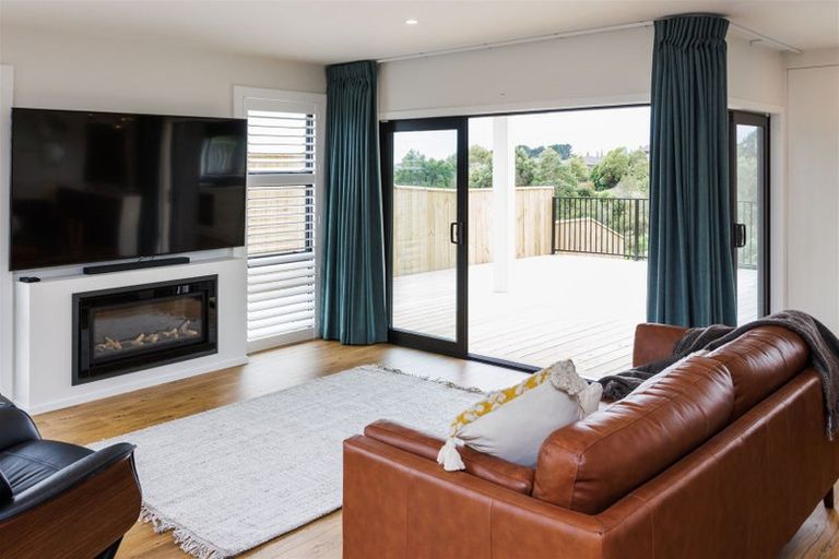 Photo of property in 18 Silkwood Place, Fitzherbert, Palmerston North, 4410