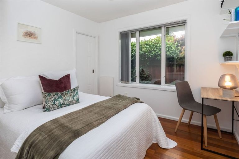 Photo of property in 8 Ladbrokes Place, Fendalton, Christchurch, 8052