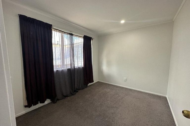 Photo of property in 15 Leo Street, Glen Eden, Auckland, 0602
