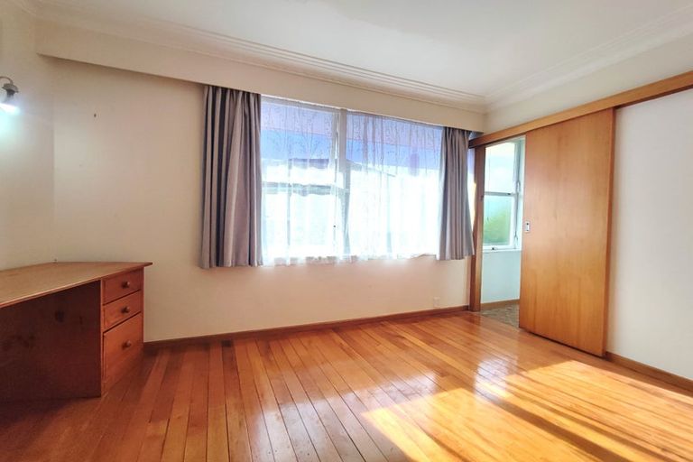 Photo of property in 113 Forrest Hill Road, Forrest Hill, Auckland, 0620