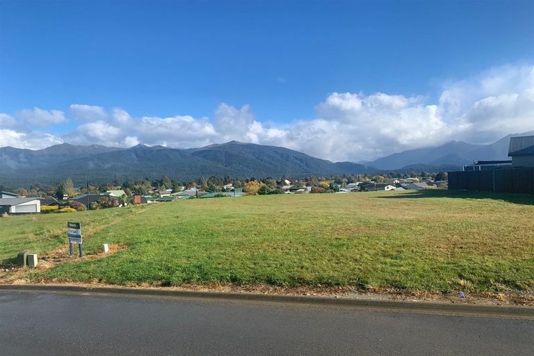 Photo of property in 18 Tawera Place, Te Anau, 9679