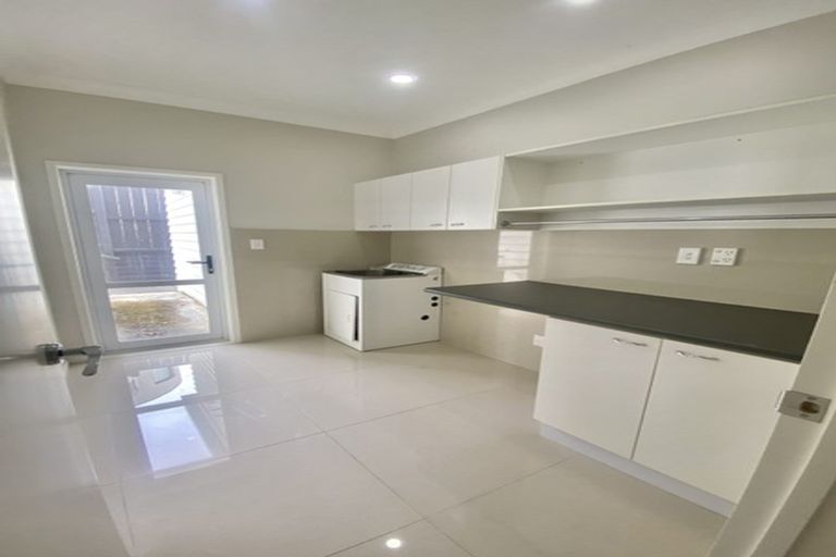 Photo of property in 17 Quedley Court, Eastern Beach, Auckland, 2012