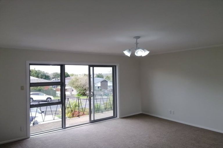 Photo of property in 2/3 Butterworth Drive, Glendene, Auckland, 0602