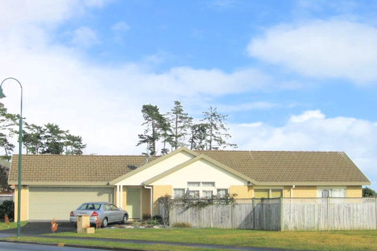 Photo of property in 11 Brompton Place, Burswood, Auckland, 2013