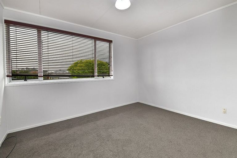 Photo of property in 24 Albatross Road, Red Beach, 0932