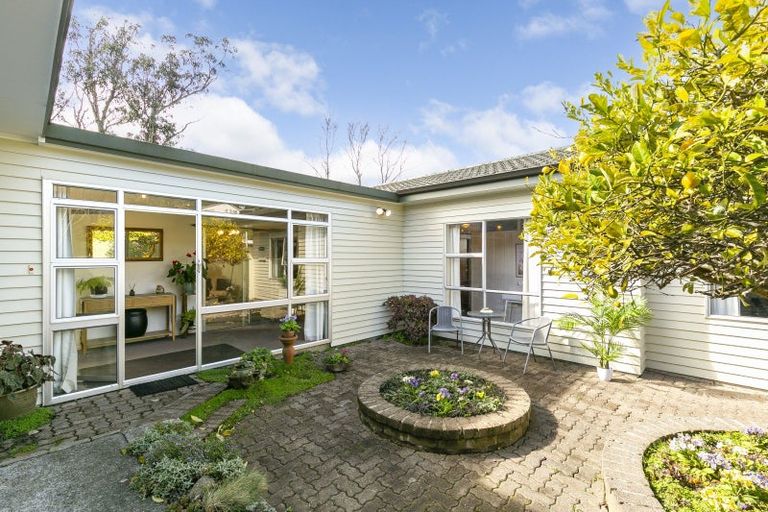 Photo of property in 8 Halswater Drive, Churton Park, Wellington, 6037