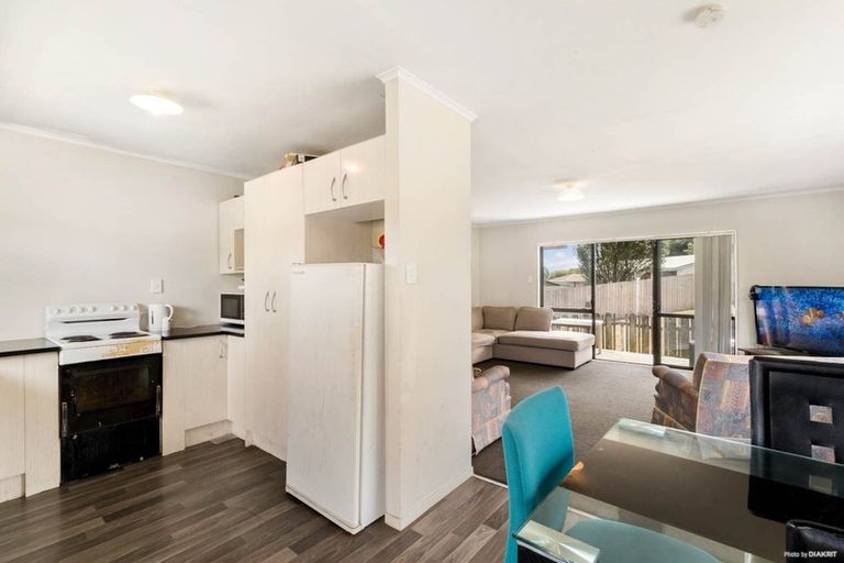 Photo of property in 2/11 Igloo Place, Red Hill, Papakura, 2110