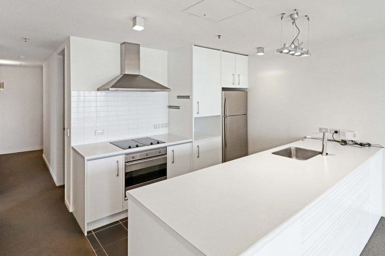 Photo of property in Montreaux Apartments, 9d/164 The Terrace, Wellington Central, Wellington, 6011