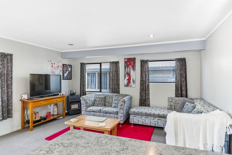 Photo of property in 4b Kimber Grove, Papamoa Beach, Papamoa, 3118