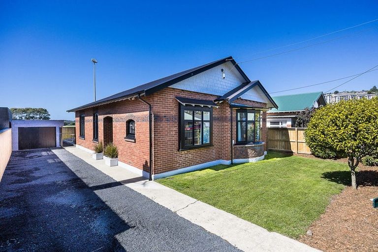 Photo of property in 243 Macandrew Road, Forbury, Dunedin, 9012