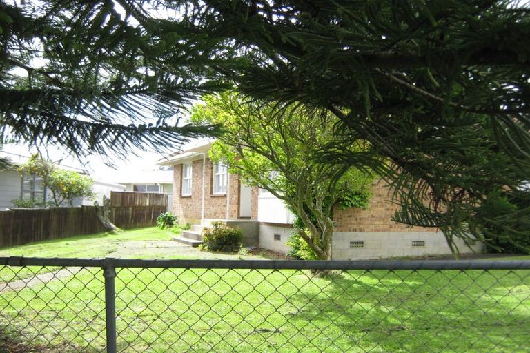 Photo of property in 14 Lindis Place, Mangere Bridge, Auckland, 2022