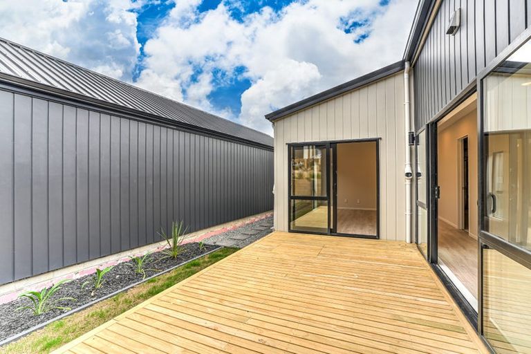 Photo of property in 11 Horokaka Street, Massey, Auckland, 0614