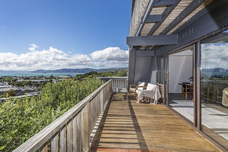 Photo of property in 49 Mantell Street, Seatoun, Wellington, 6022