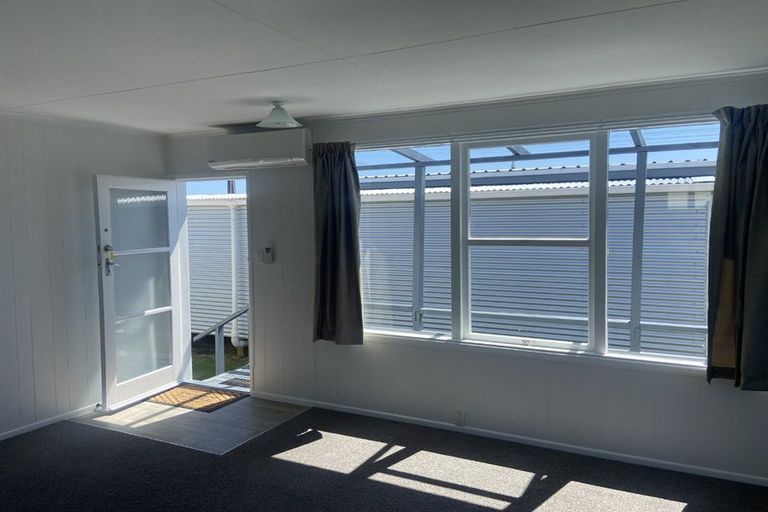 Photo of property in 403 Hobsonville Road, Hobsonville, Auckland, 0618