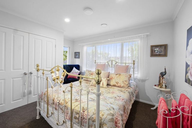 Photo of property in 10a Long Place, Frankleigh Park, New Plymouth, 4310