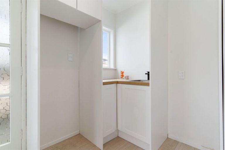 Photo of property in 116 Archibald Road, Kelston, Auckland, 0602