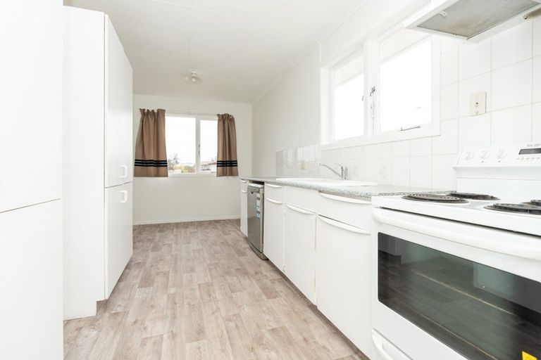 Photo of property in 77 Collins Road, Melville, Hamilton, 3206