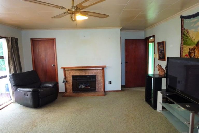 Photo of property in 15 Churchill Crescent, Foxton, 4814