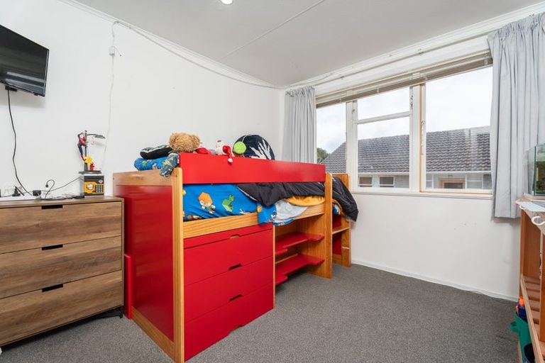 Photo of property in 30 Surprise Place, Cannons Creek, Porirua, 5024