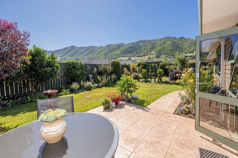 Photo of property in 9 Cranbrook Grove, Waikanae, 5036