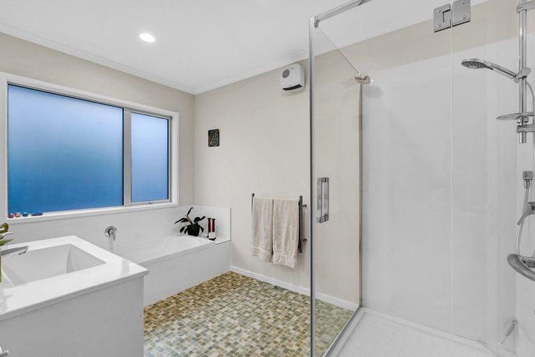 Photo of property in 74 Wairau Road, Oakura, 4314