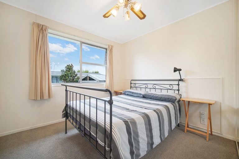 Photo of property in 1/28 Fairdale Place, Birkdale, Auckland, 0626