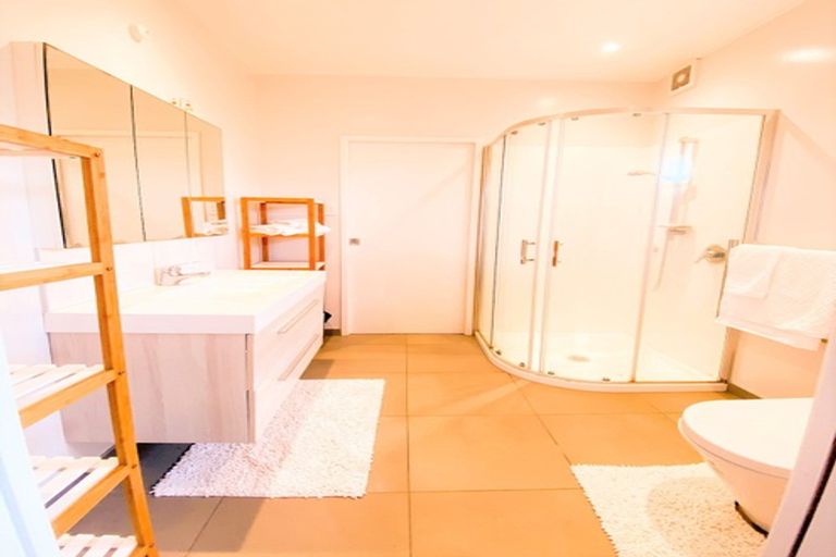 Photo of property in 1 The Parade, Bucklands Beach, Auckland, 2012