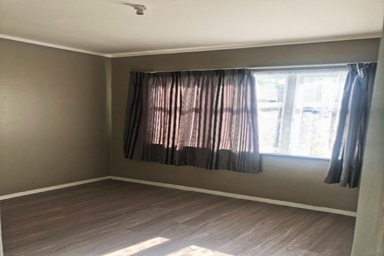Photo of property in 17 Tomo Street, New Lynn, Auckland, 0600