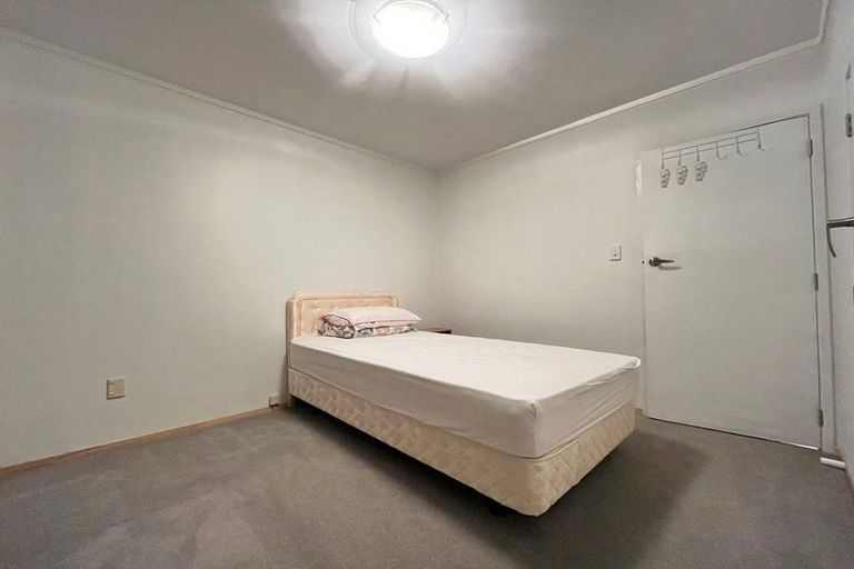 Photo of property in 50 Tamahere Drive, Glenfield, Auckland, 0629