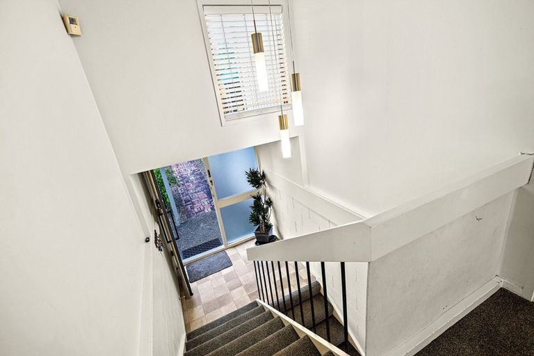 Photo of property in 85 Hobsonville Road, West Harbour, Auckland, 0618