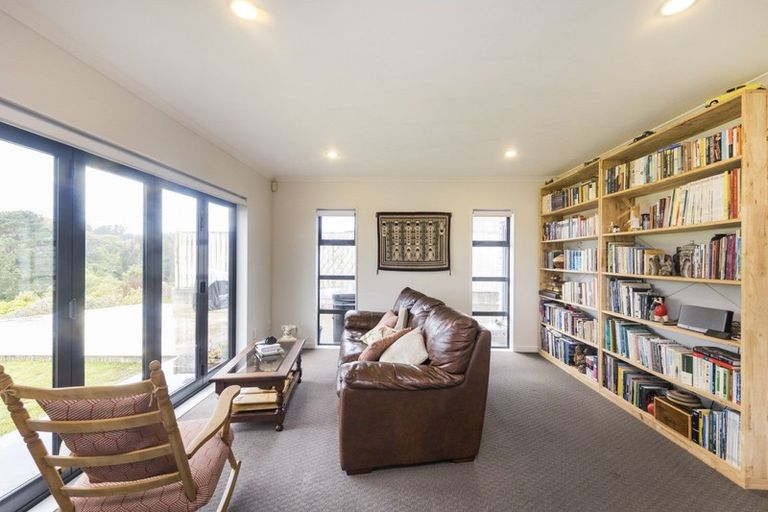 Photo of property in 76 Cashmere Drive, Fitzherbert, Palmerston North, 4410