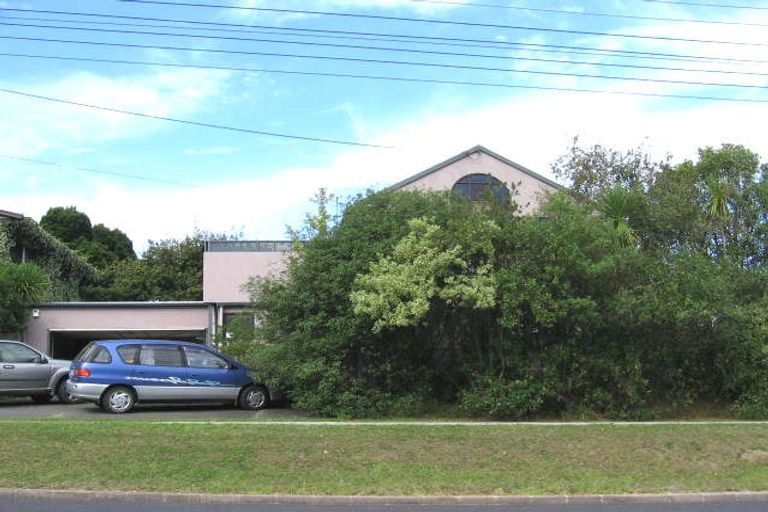 Photo of property in 2/953 Beach Road, Torbay, Auckland, 0630