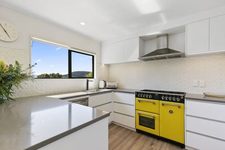 Photo of property in 4 Tui Terrace, Tawa, Wellington, 5028