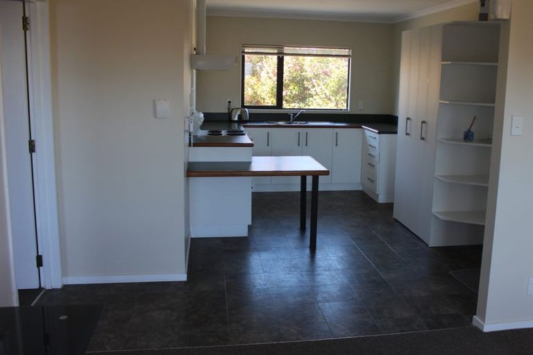 Photo of property in 18 Royal Oak Drive, Kelvin Grove, Palmerston North, 4414