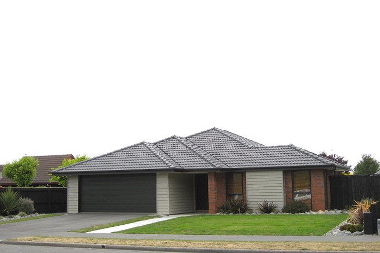 Photo of property in 5 Regalwood Close, Parklands, Christchurch, 8083
