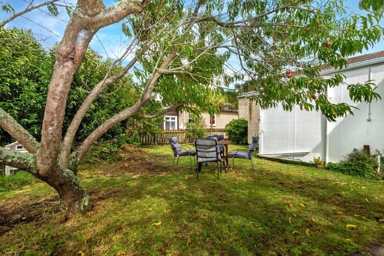 Photo of property in 35 De Lautour Road, Inner Kaiti, Gisborne, 4010