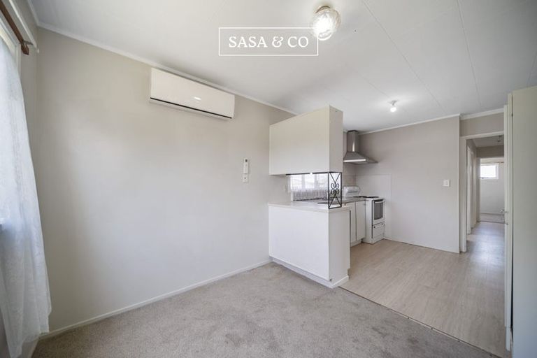 Photo of property in 2/6 Bundena Place, Clendon Park, Auckland, 2103