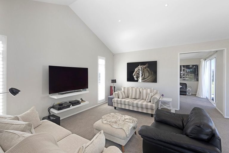 Photo of property in 10 Silver Peaks Drive, West Melton, 7618